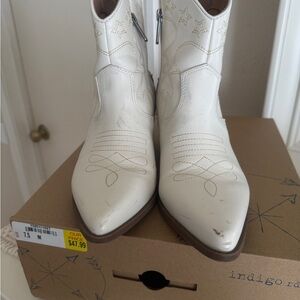 Indigo Women's Cream Ankle Boots with Star Stitching